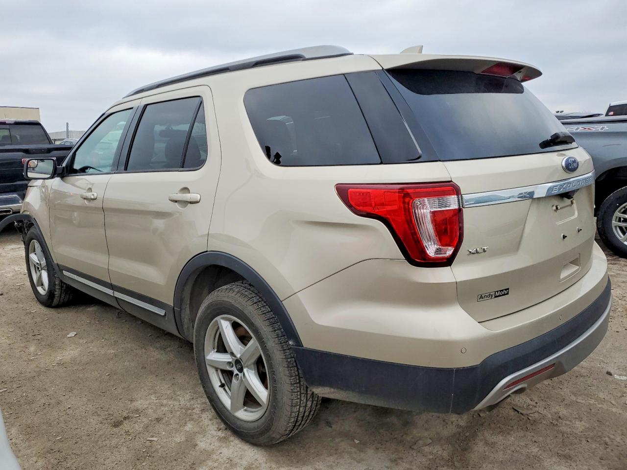 2017 FORD EXPLORER XLT photo 3