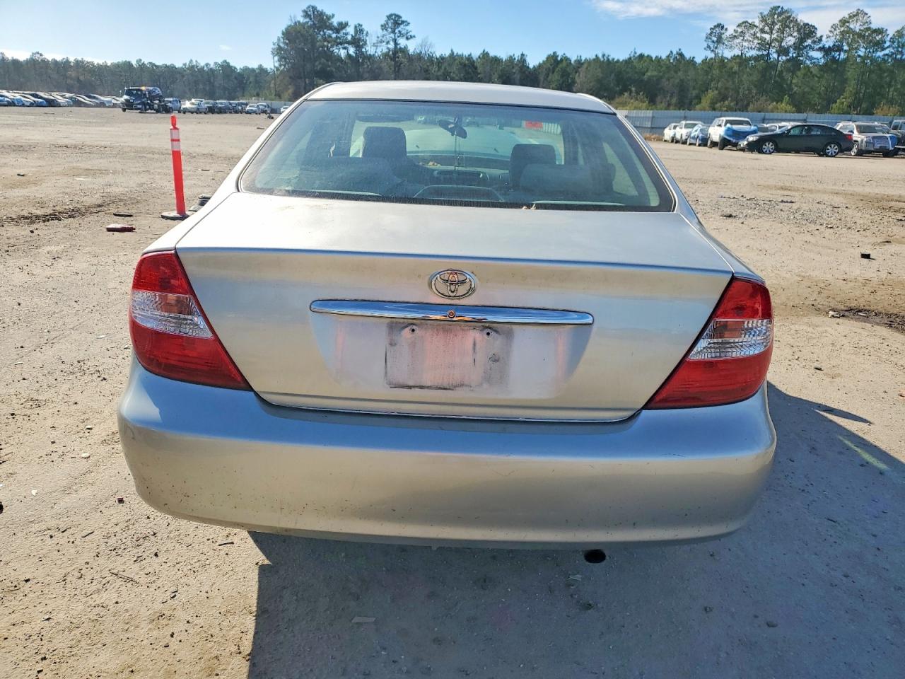 2004 TOYOTA CAMRY LE photo 6