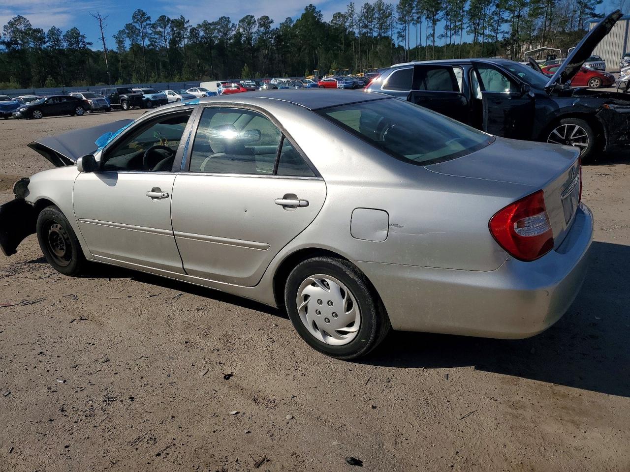 2004 TOYOTA CAMRY LE photo 2