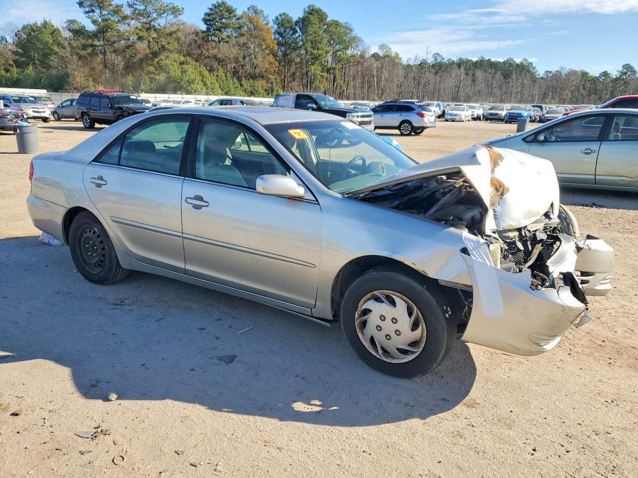 2004 TOYOTA CAMRY LE photo 4