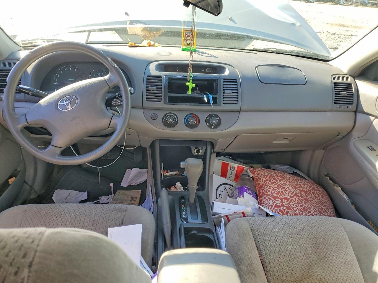 2004 TOYOTA CAMRY LE photo 8
