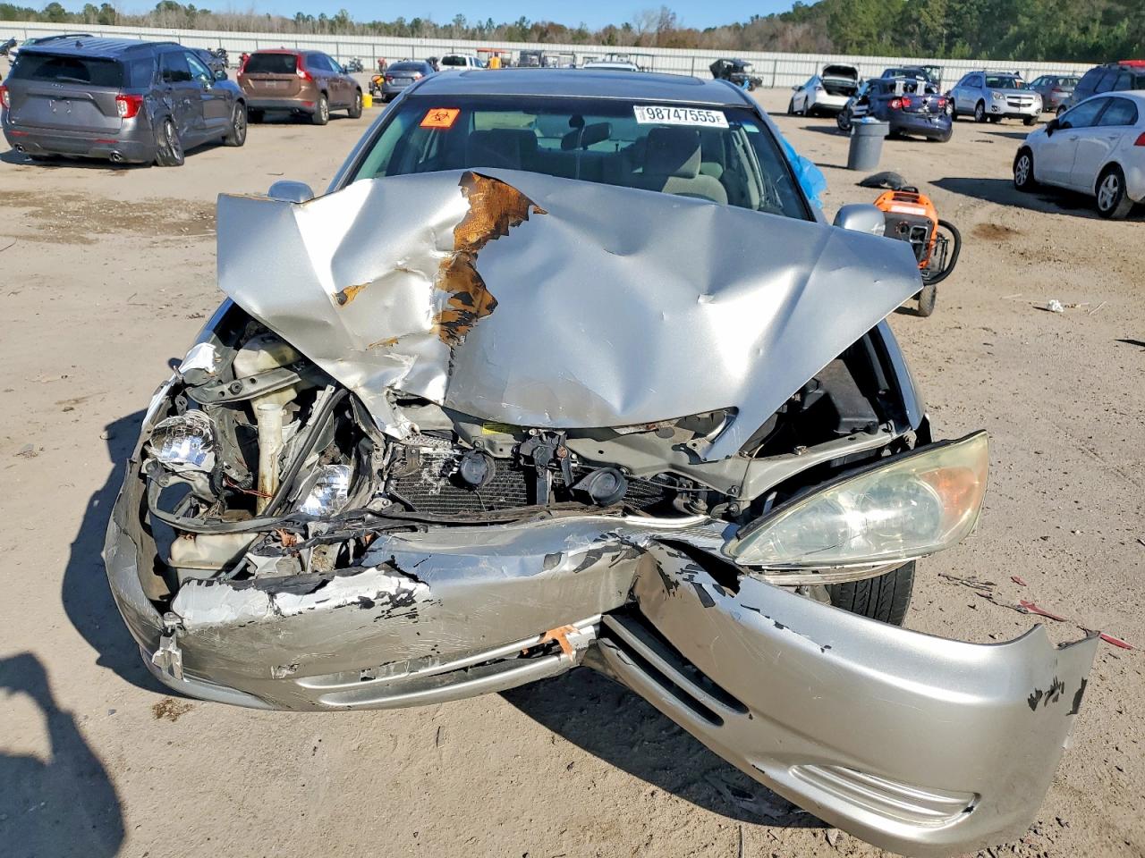 2004 TOYOTA CAMRY LE photo 5
