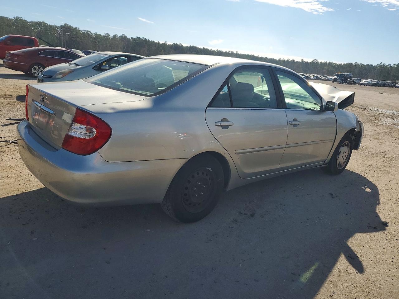 2004 TOYOTA CAMRY LE photo 3