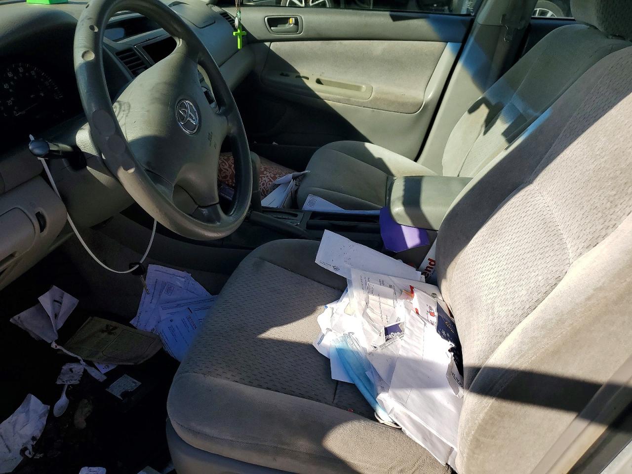 2004 TOYOTA CAMRY LE photo 7