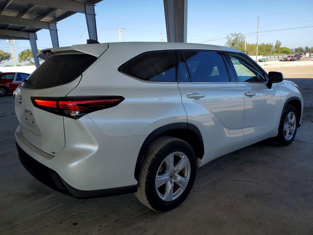 2022 TOYOTA HIGHLANDER L photo 3