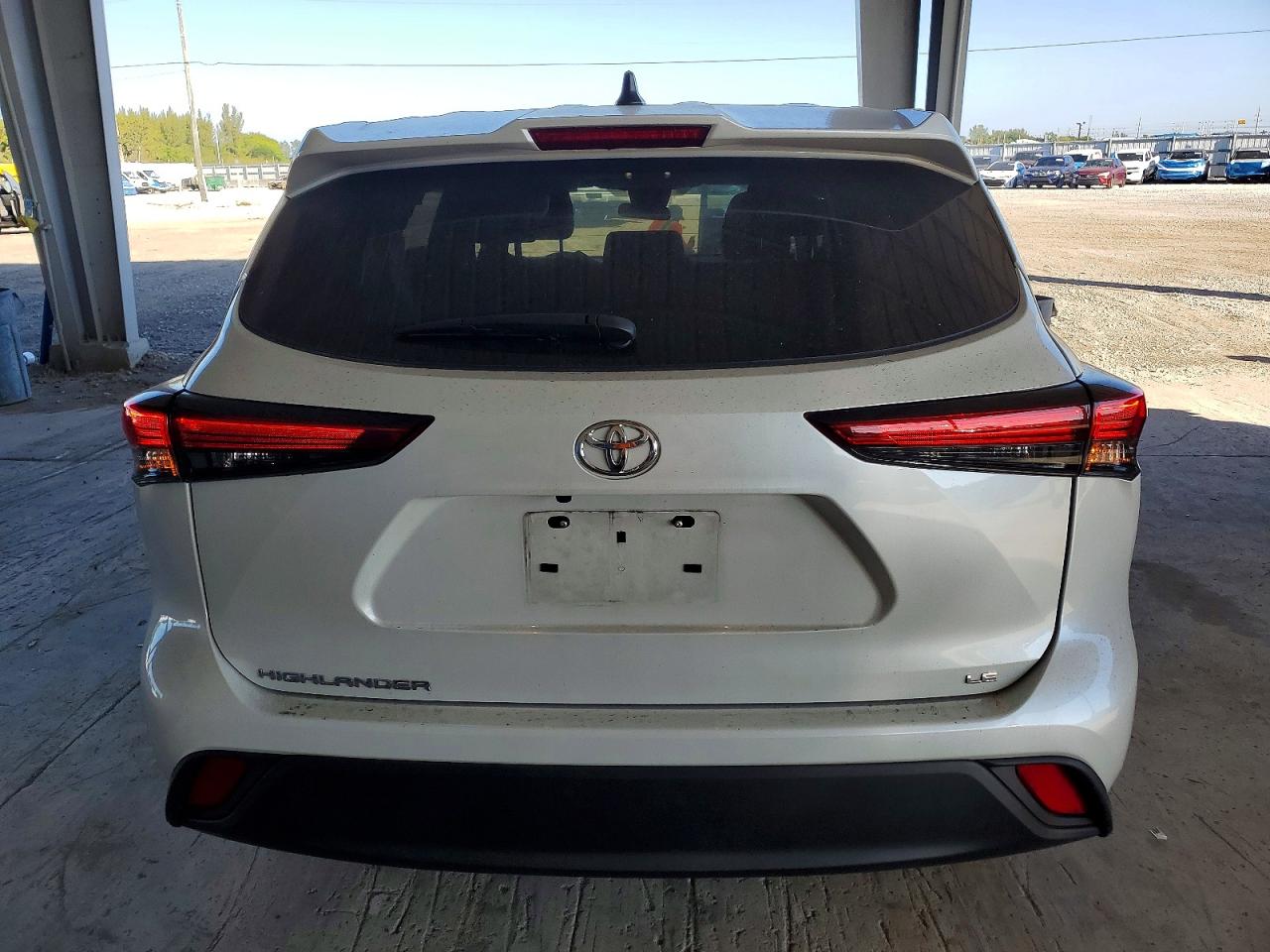 2022 TOYOTA HIGHLANDER L photo 6