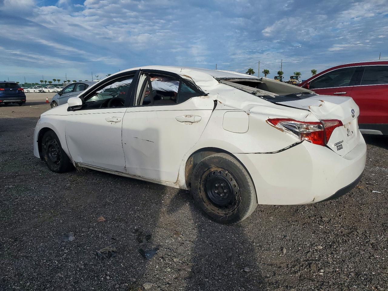 2019 TOYOTA COROLLA LE photo 2