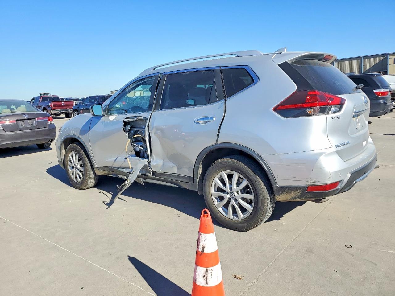 2020 NISSAN ROGUE S photo 2