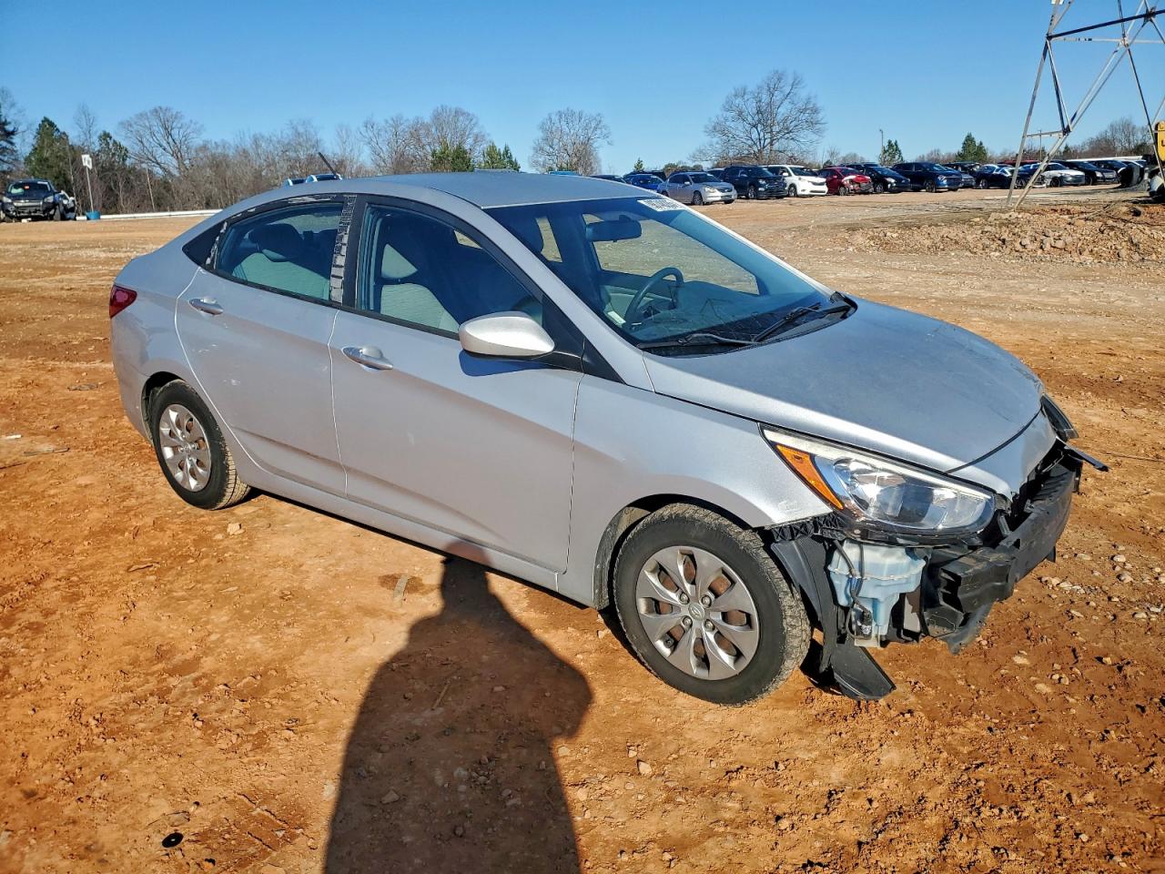 2017 HYUNDAI ACCENT SE photo 4
