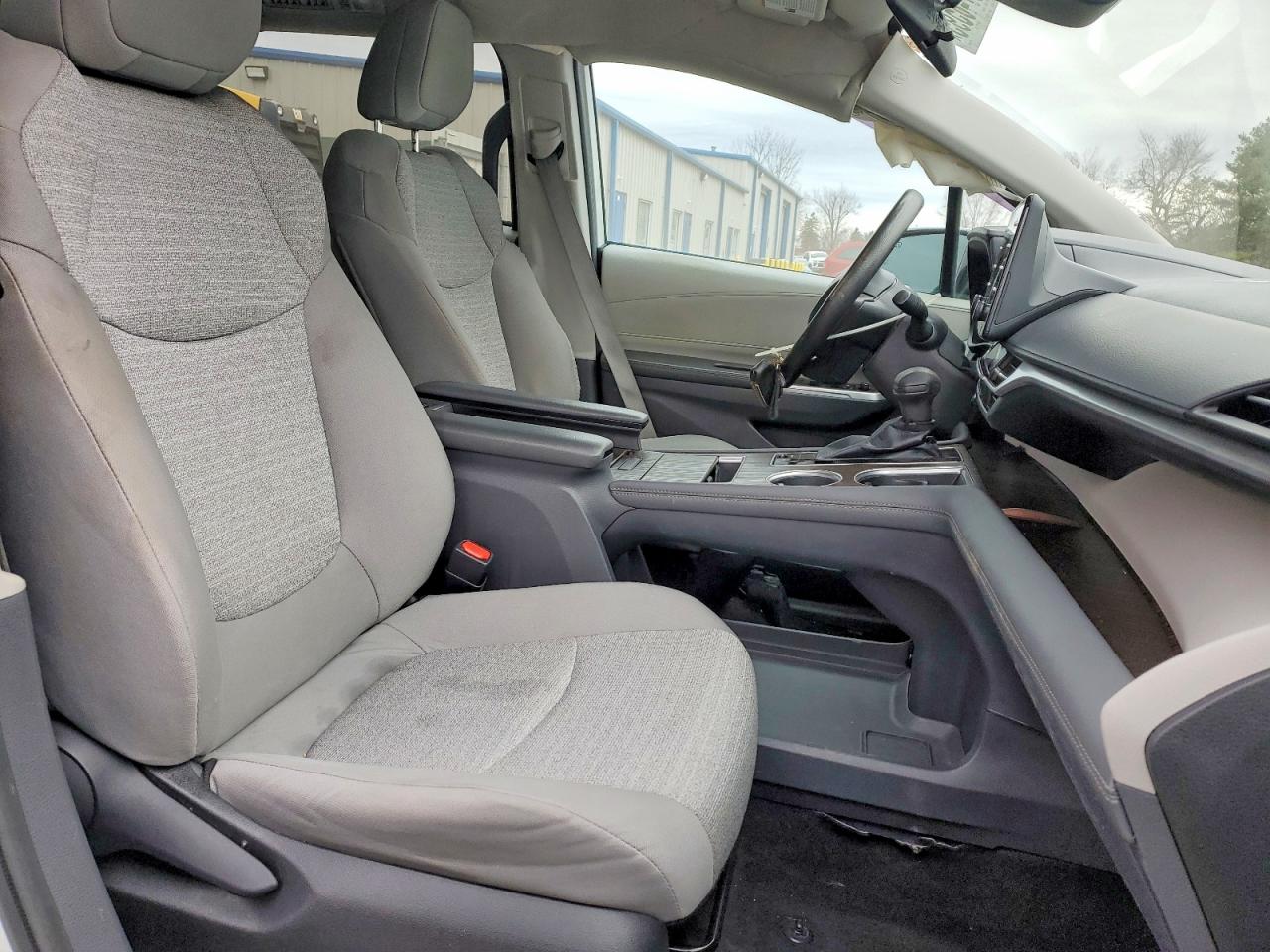 2022 TOYOTA SIENNA LE photo 7