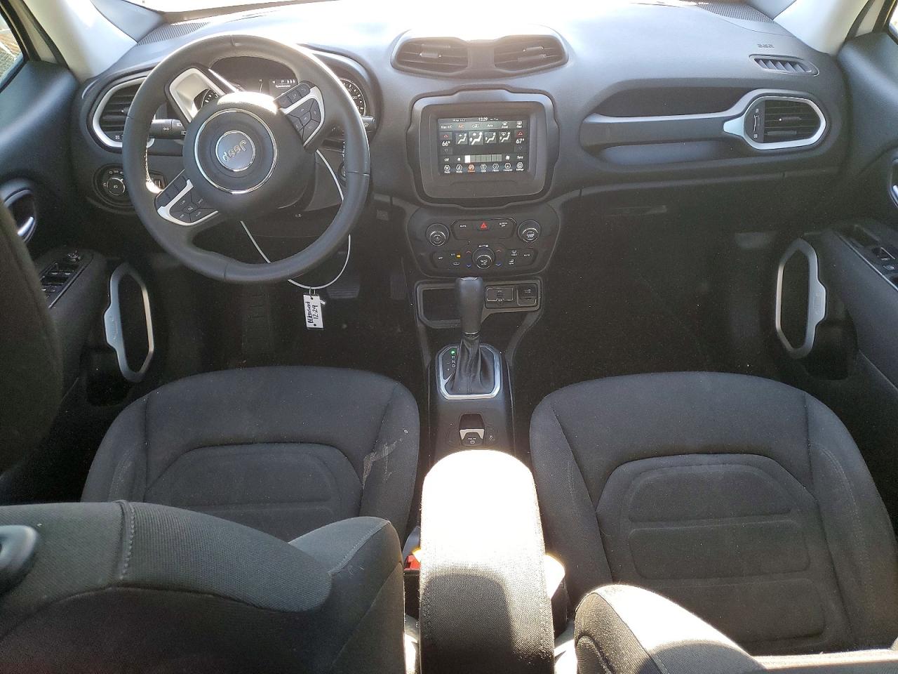 2019 JEEP RENEGADE LATITUDE photo 8