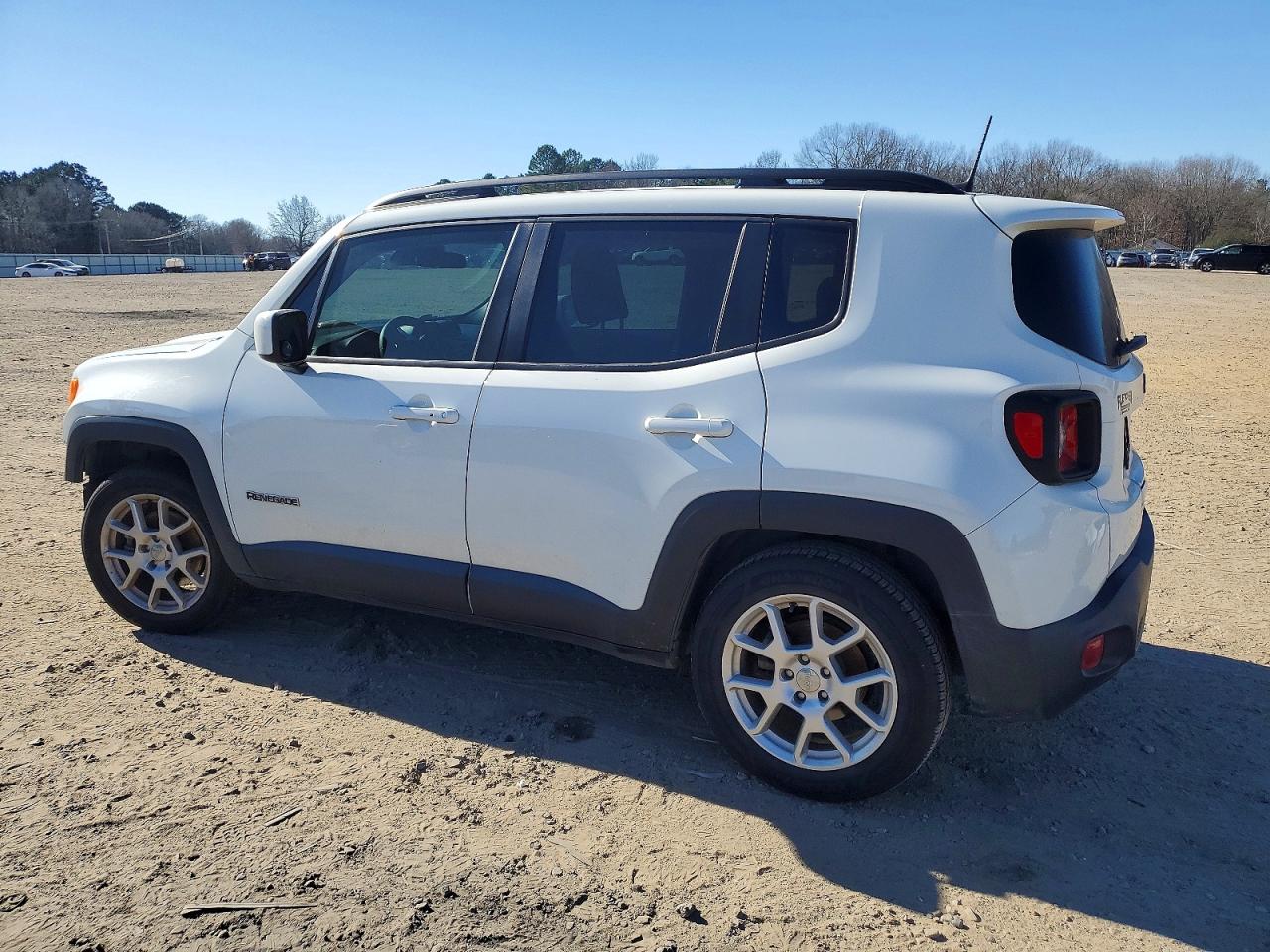 2019 JEEP RENEGADE LATITUDE photo 2