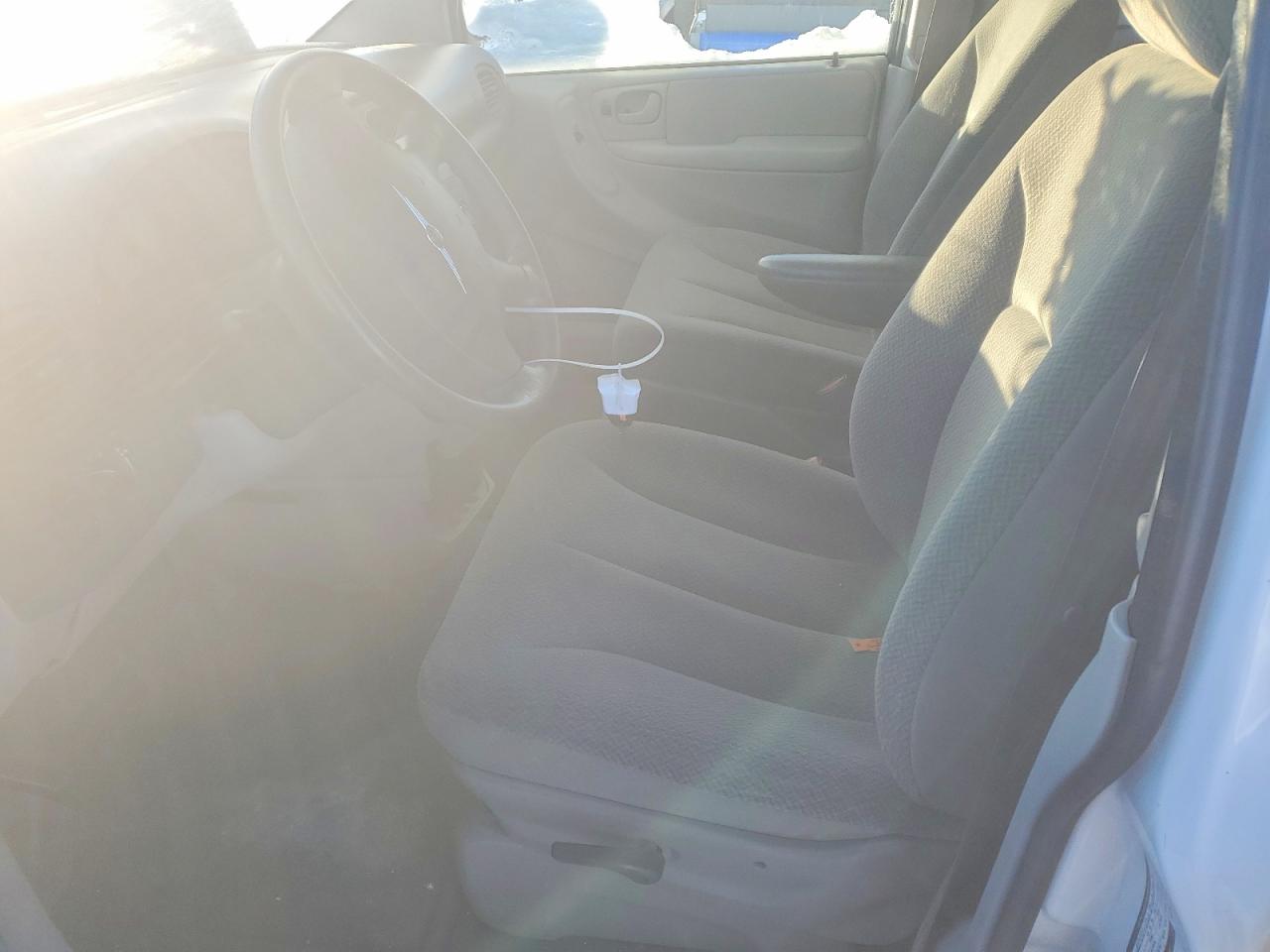 2005 CHRYSLER TOWN & COUNTRY LX photo 13