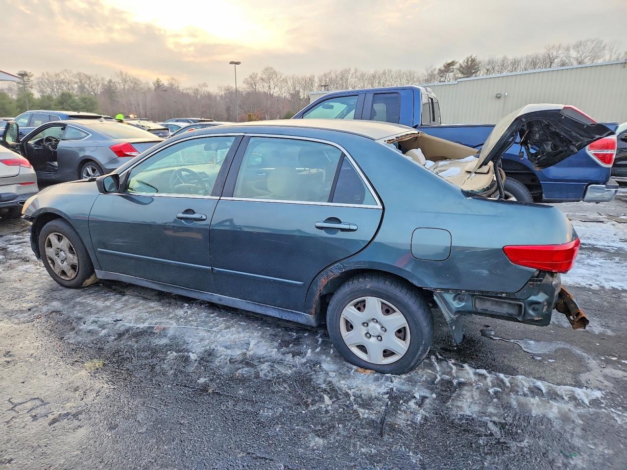 2005 HONDA ACCORD LX photo 2