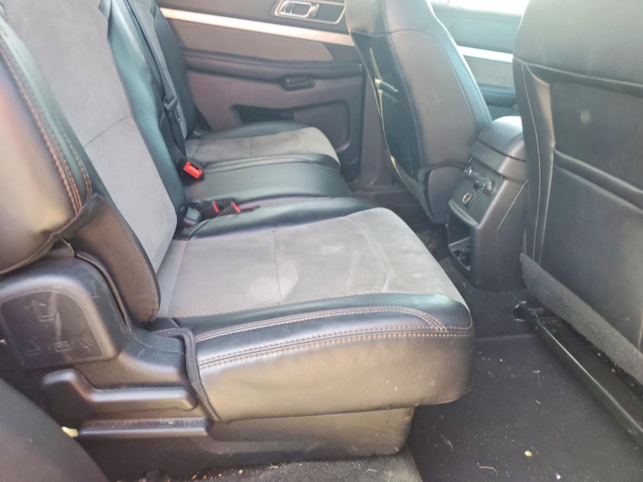 2017 FORD EXPLORER XLT photo 11