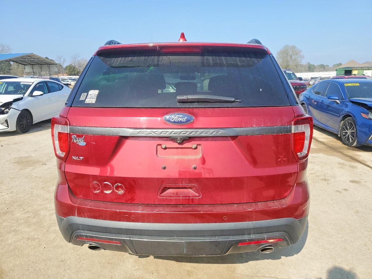 2017 FORD EXPLORER XLT photo 6