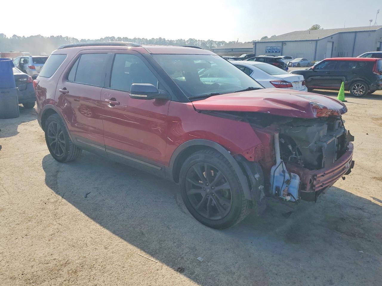 2017 FORD EXPLORER XLT photo 4