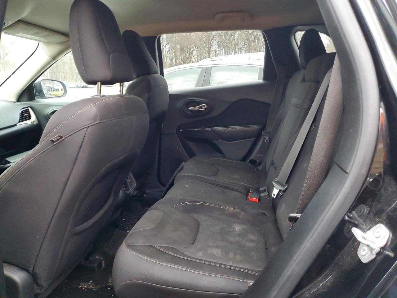 2015 JEEP CHEROKEE LATITUDE photo 11