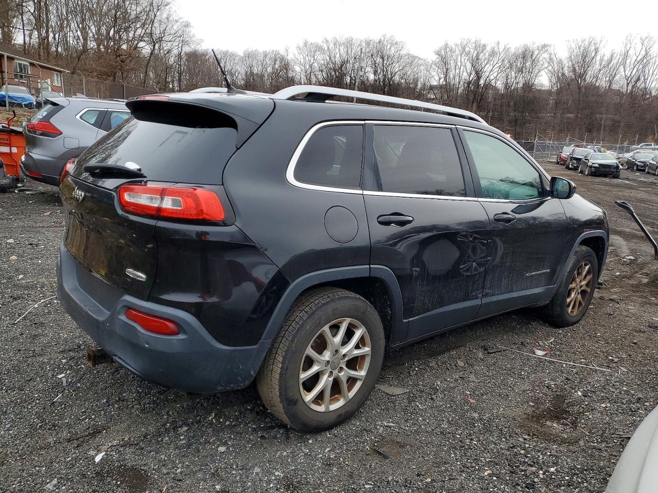 2015 JEEP CHEROKEE LATITUDE photo 3