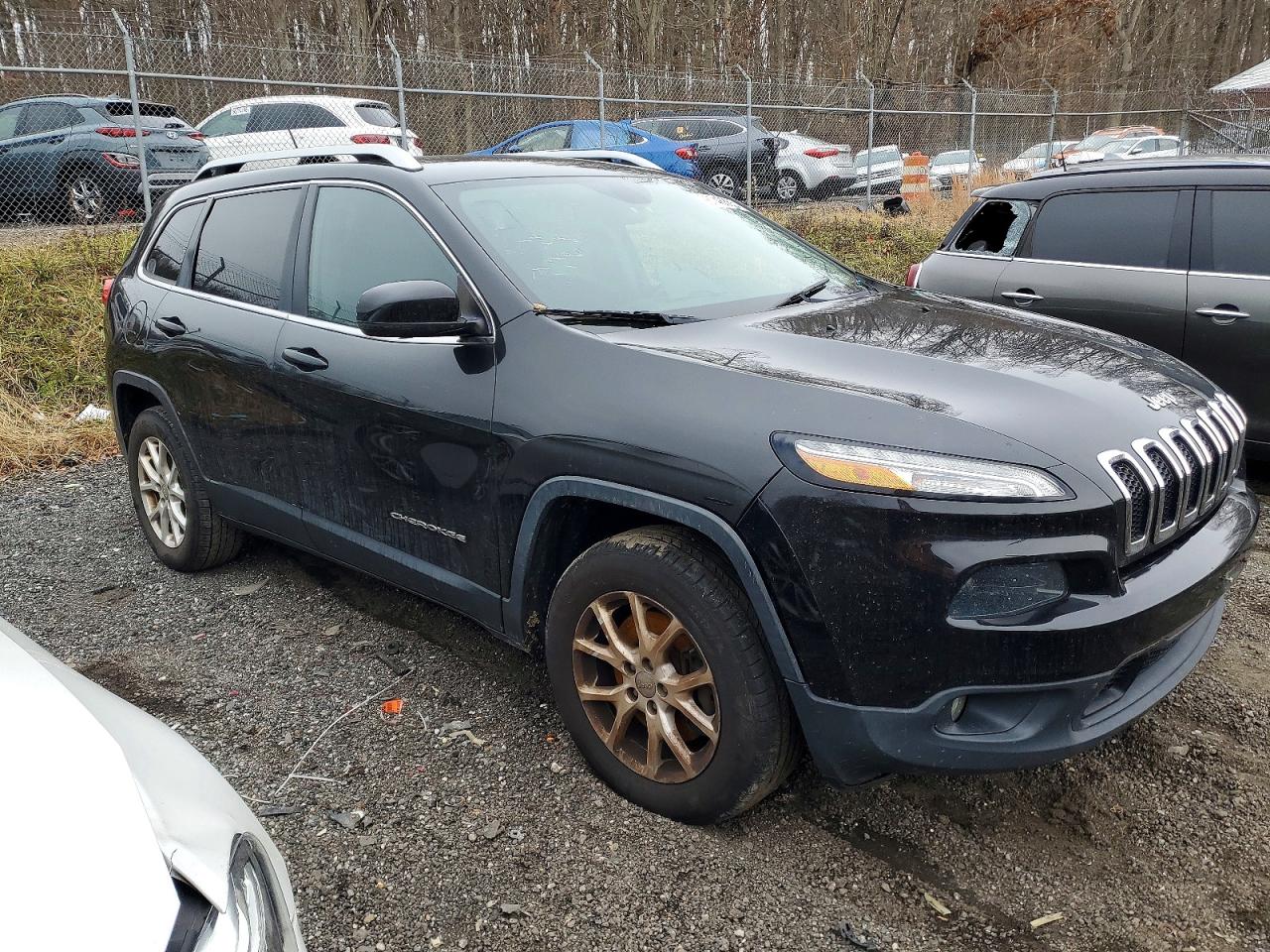 2015 JEEP CHEROKEE LATITUDE photo 4
