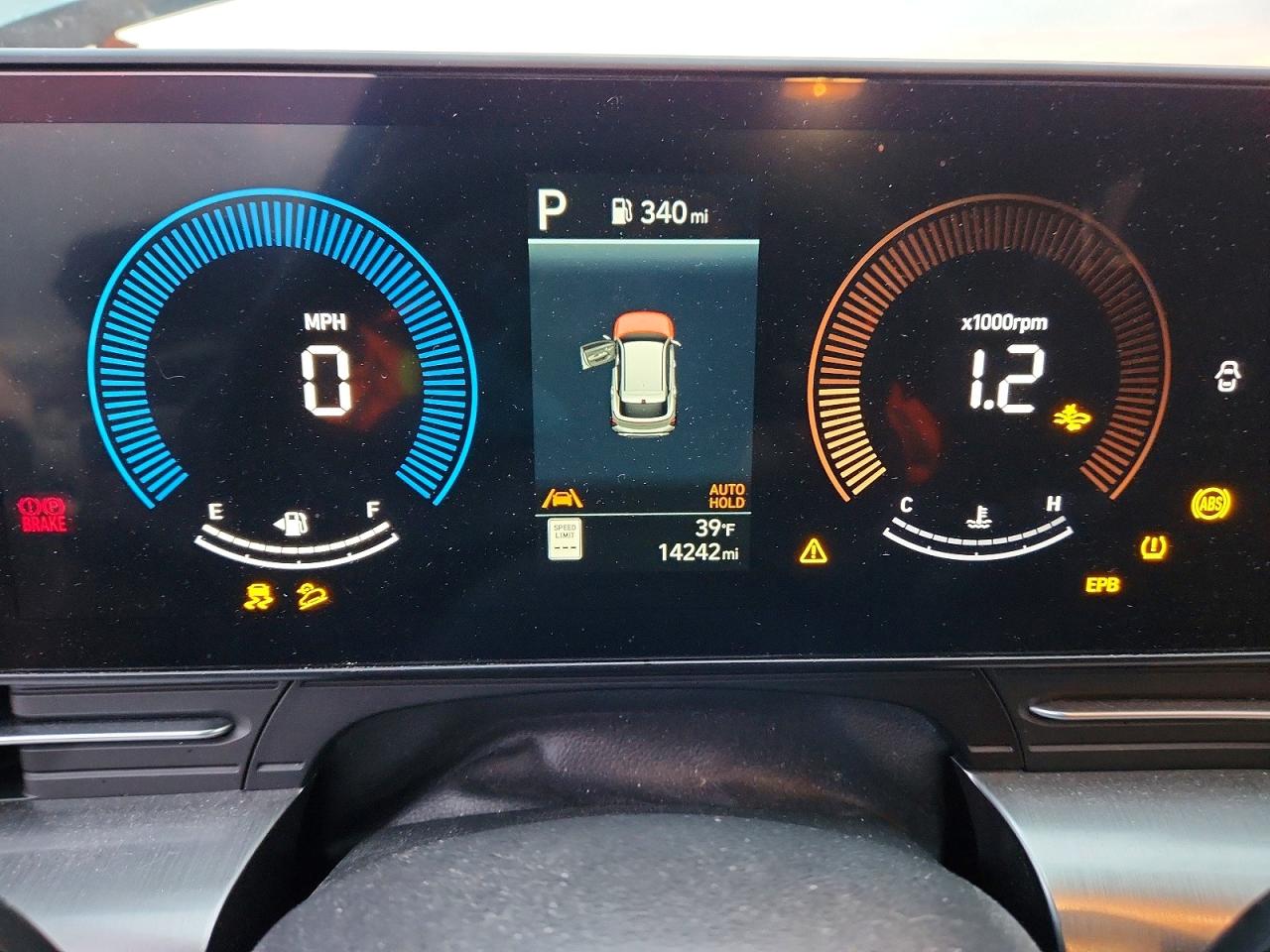 2025 HYUNDAI KONA SEL photo 9