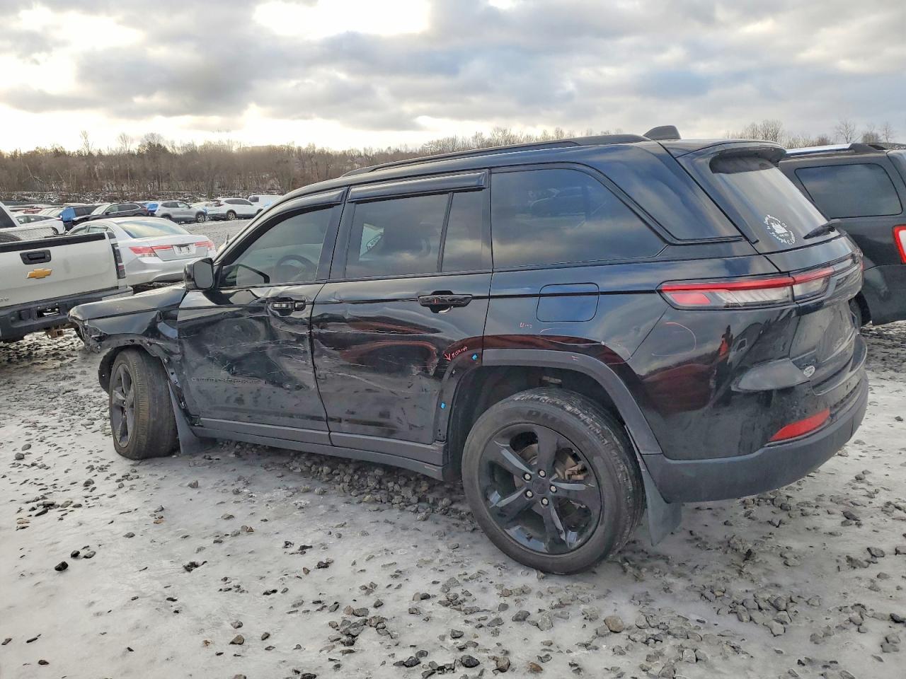 2023 JEEP GRAND CHEROKEE LAREDO photo 2