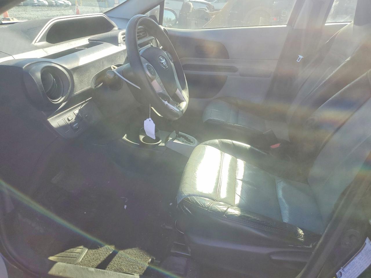 2013 TOYOTA PRIUS C photo 13