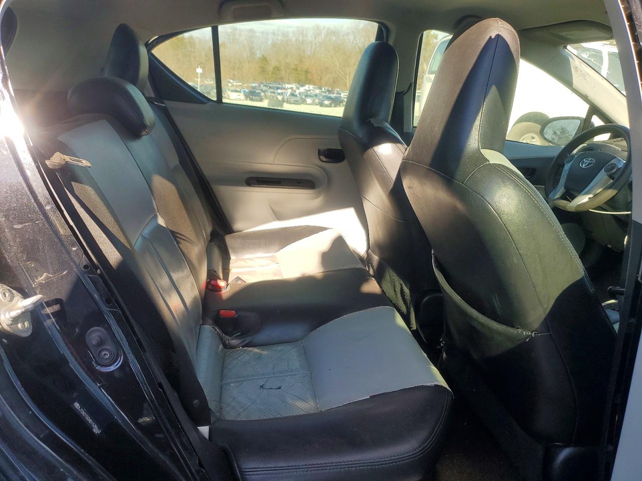 2013 TOYOTA PRIUS C photo 19