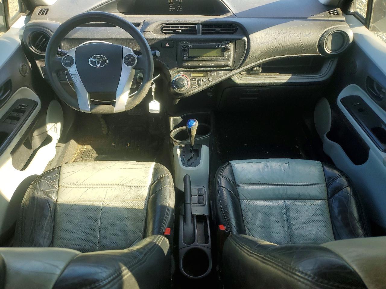 2013 TOYOTA PRIUS C photo 15