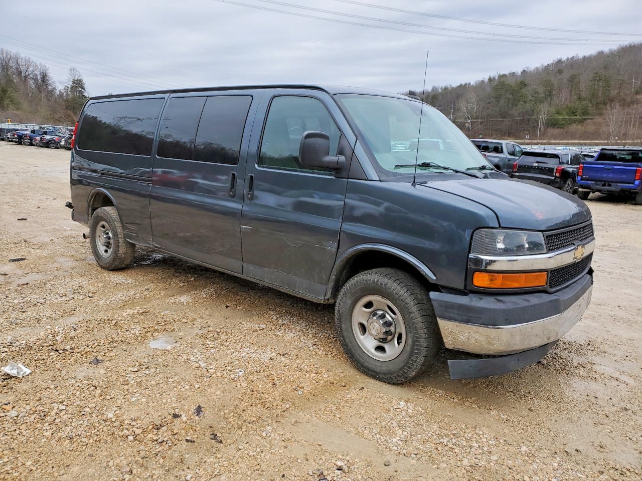 2019 CHEVROLET EXPRESS G3500 LT photo 4