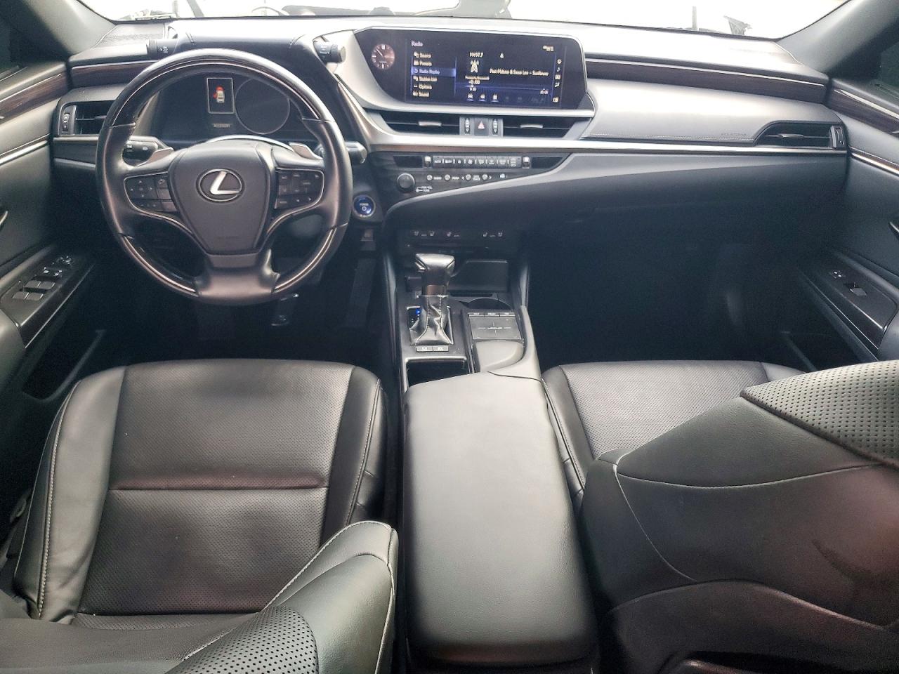 2019 LEXUS ES 300H photo 8