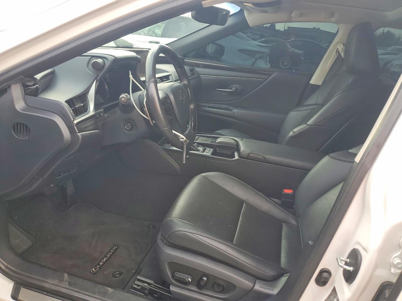 2019 LEXUS ES 300H photo 7