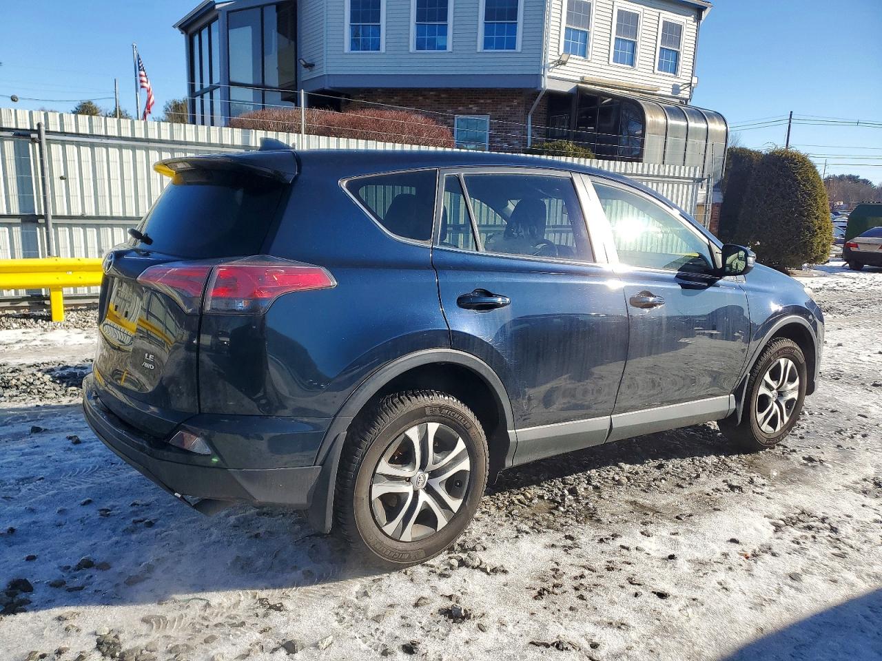 2018 TOYOTA RAV4 LE photo 3