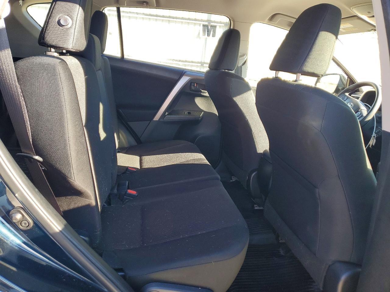 2018 TOYOTA RAV4 LE photo 11