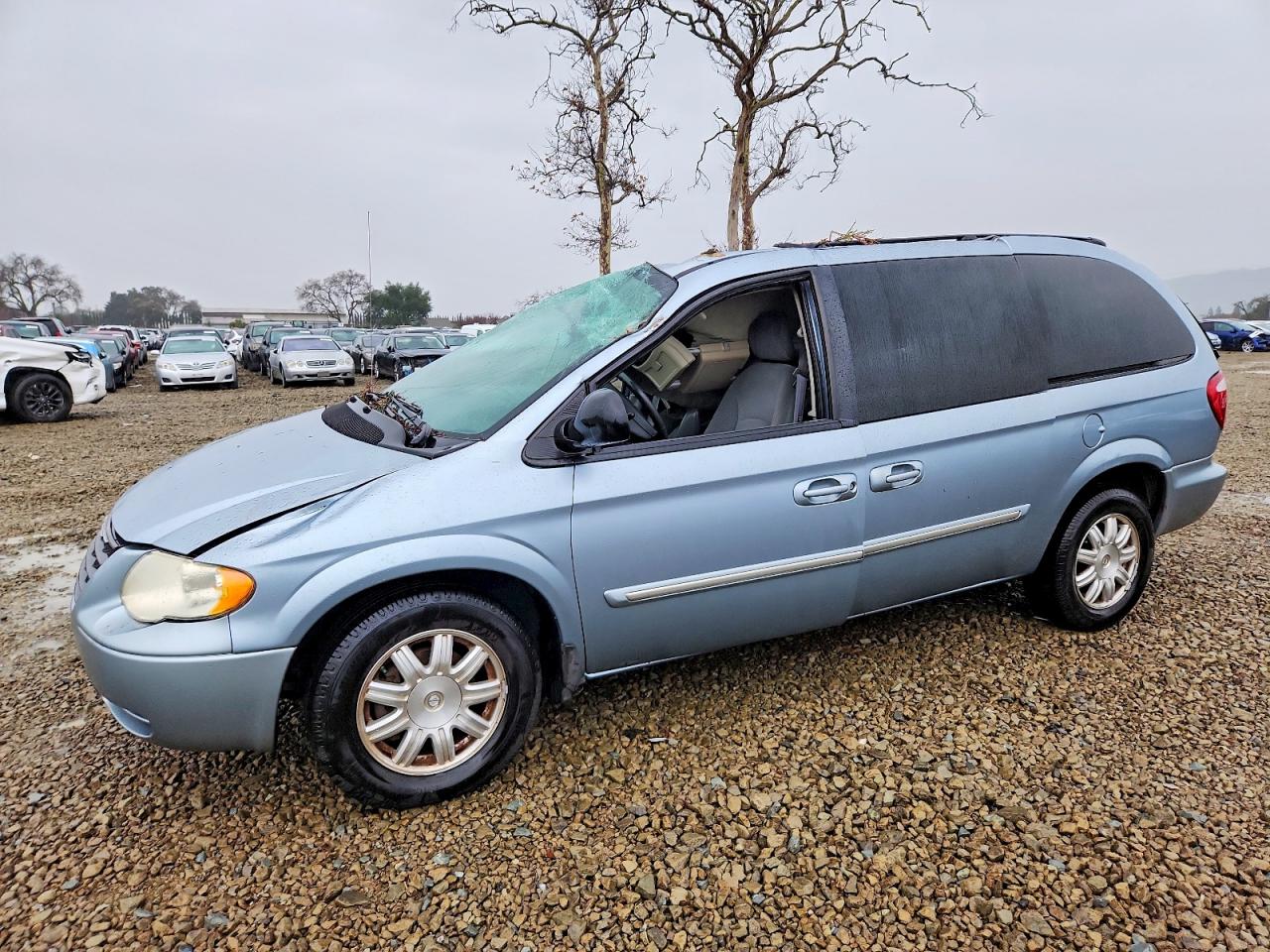 2005 CHRYSLER TOWN & COUNTRY