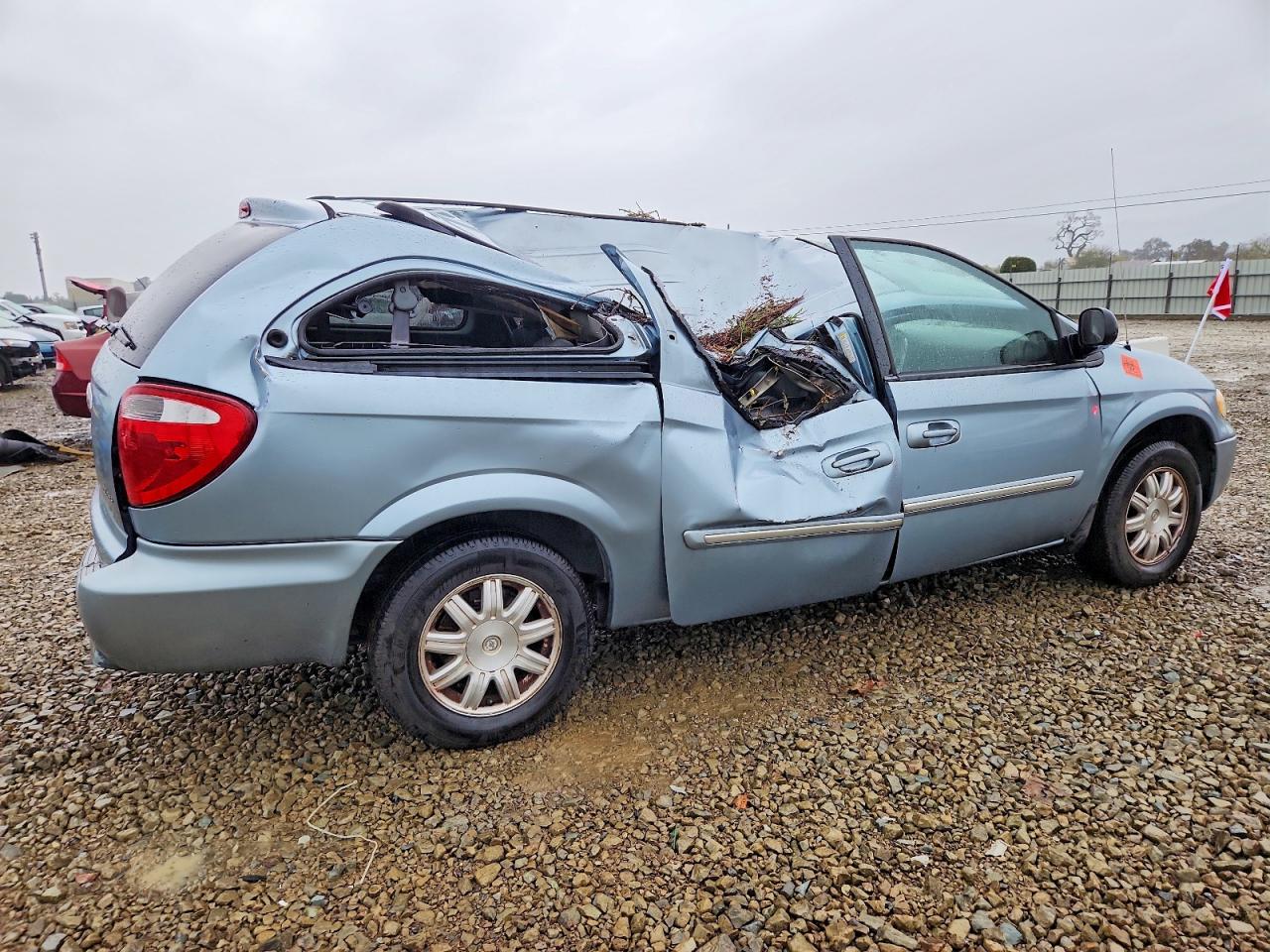2005 CHRYSLER TOWN & COUNTRY TOURING photo 5