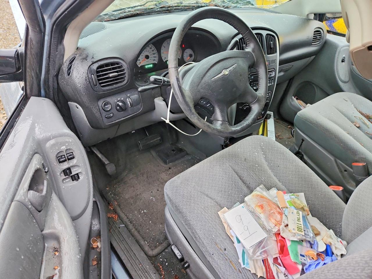 2005 CHRYSLER TOWN & COUNTRY TOURING photo 15