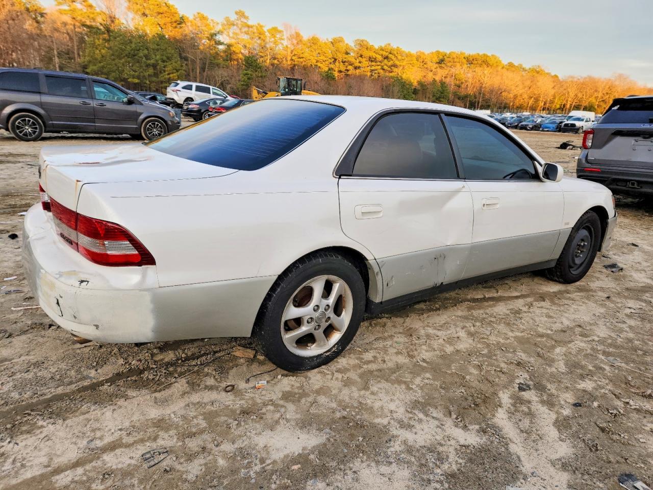 2000 LEXUS ES 300 photo 3
