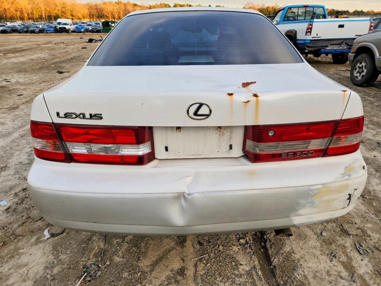 2000 LEXUS ES 300 photo 6