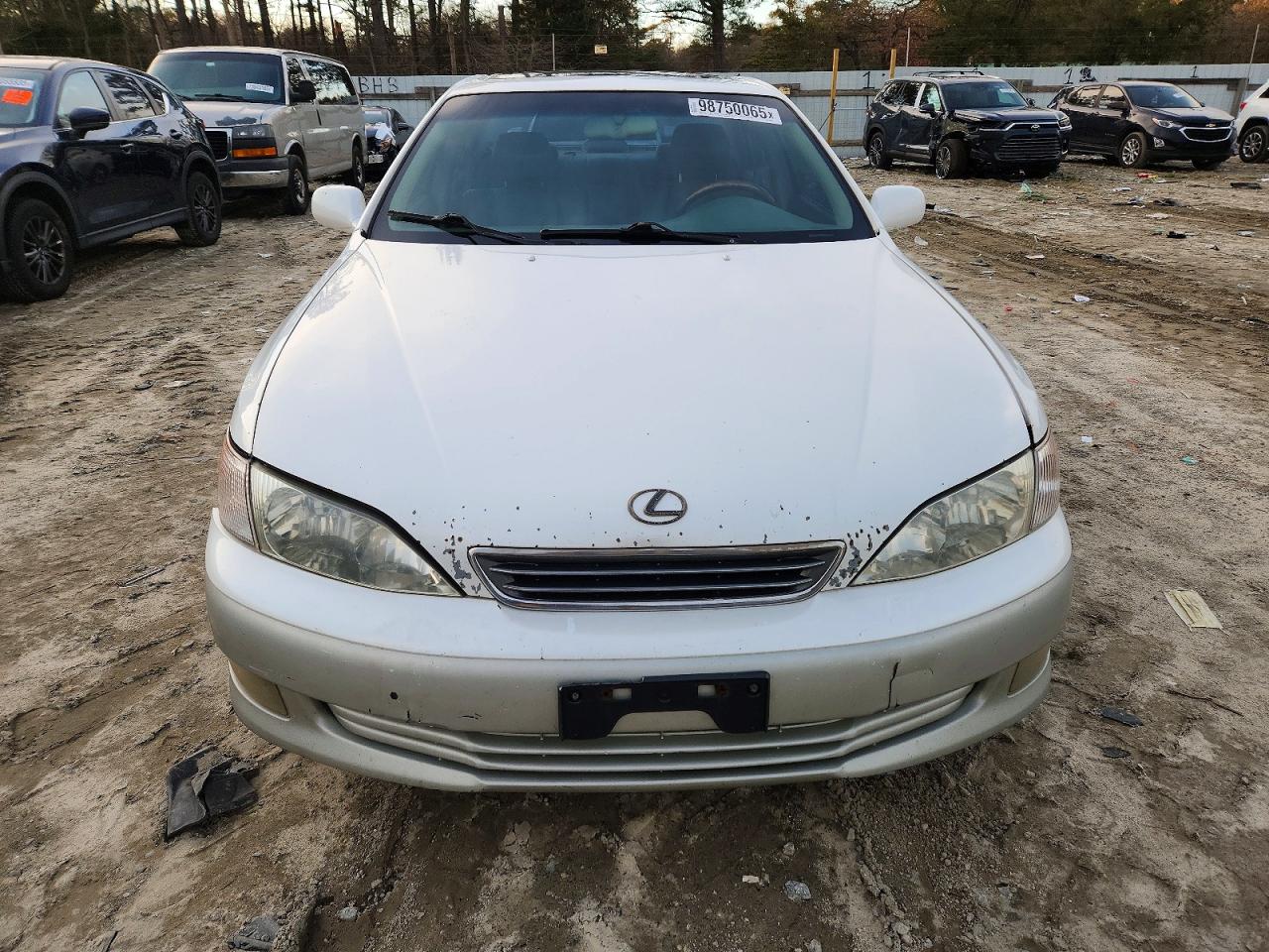 2000 LEXUS ES 300 photo 5
