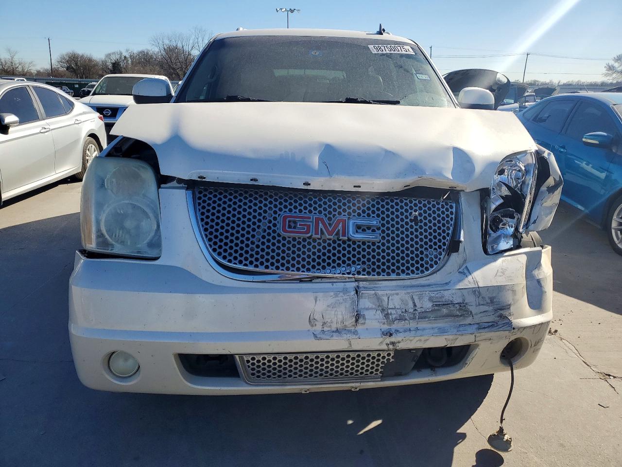 2011 GMC YUKON XL DENALI photo 5