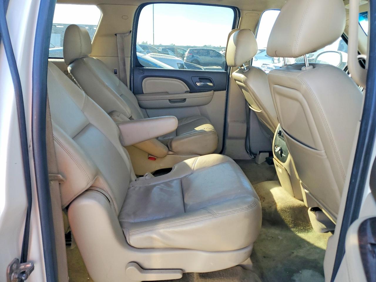2011 GMC YUKON XL DENALI photo 11