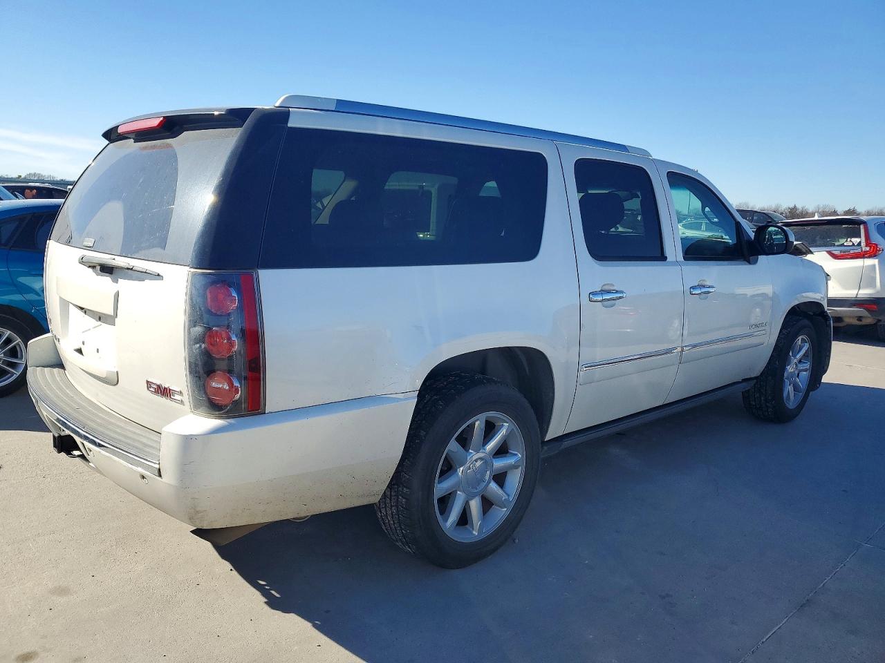 2011 GMC YUKON XL DENALI photo 3