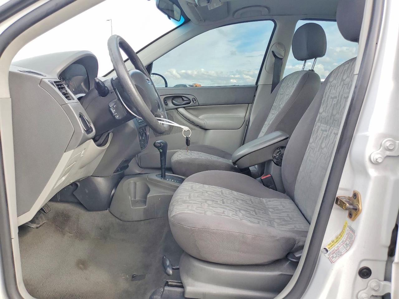 2005 FORD FOCUS ZX4 photo 7