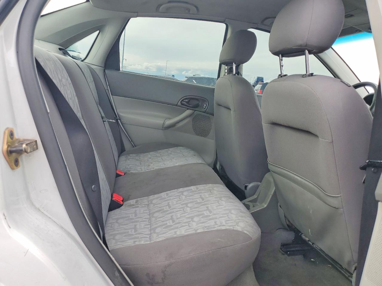 2005 FORD FOCUS ZX4 photo 10