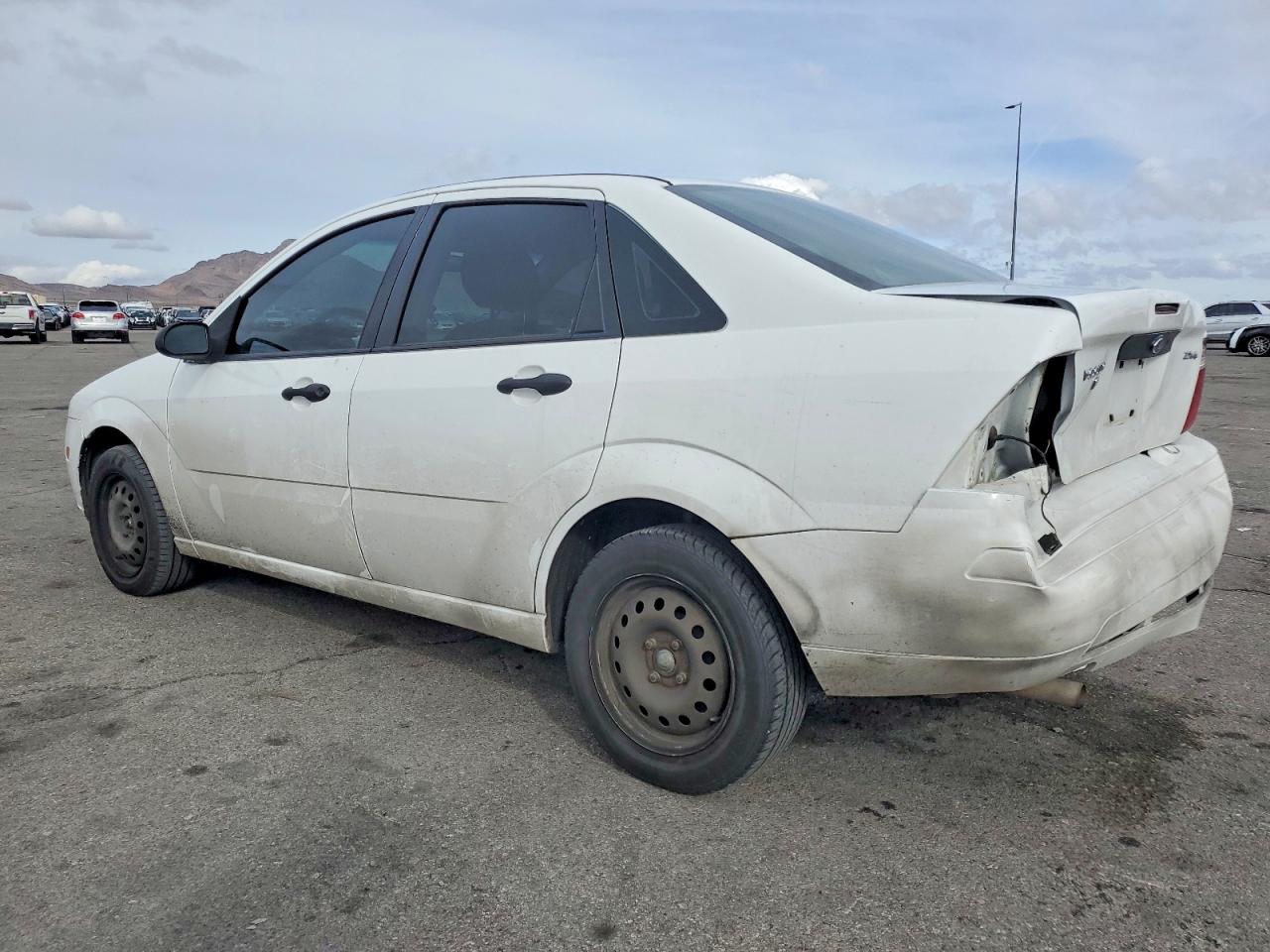 2005 FORD FOCUS ZX4 photo 2
