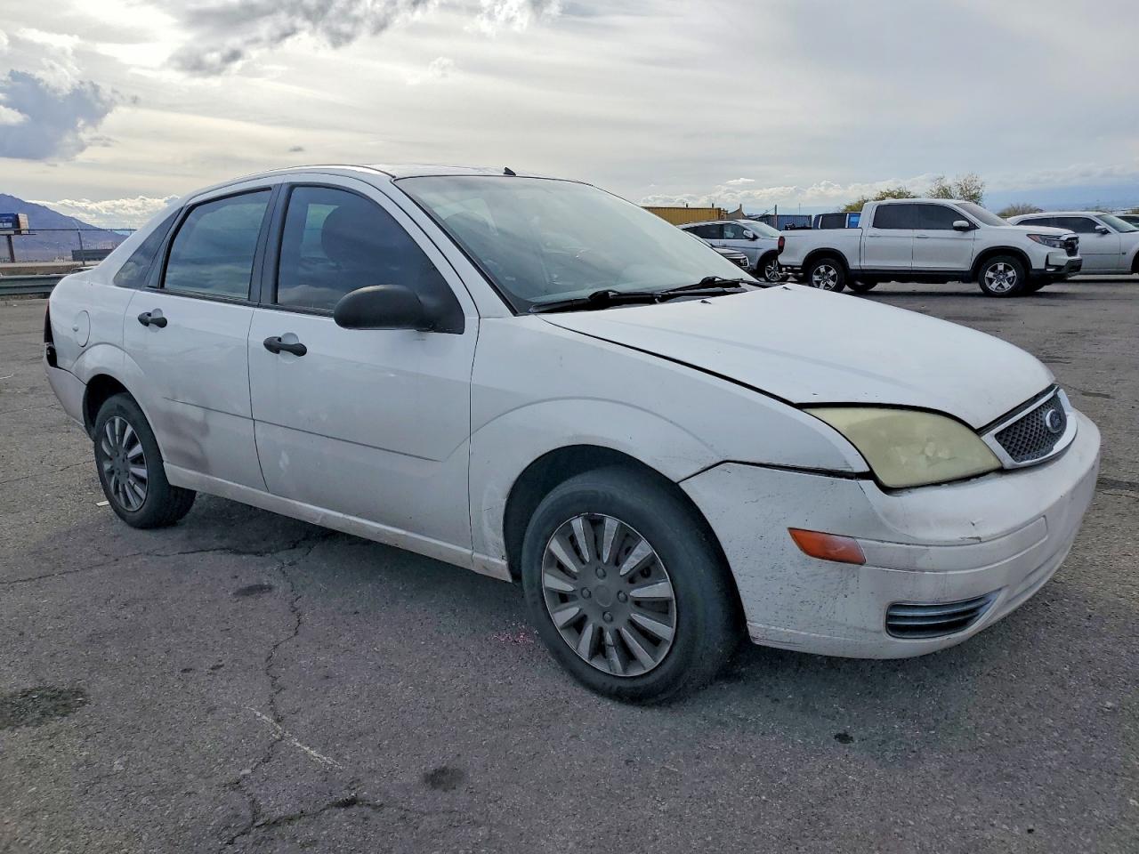 2005 FORD FOCUS ZX4 photo 4