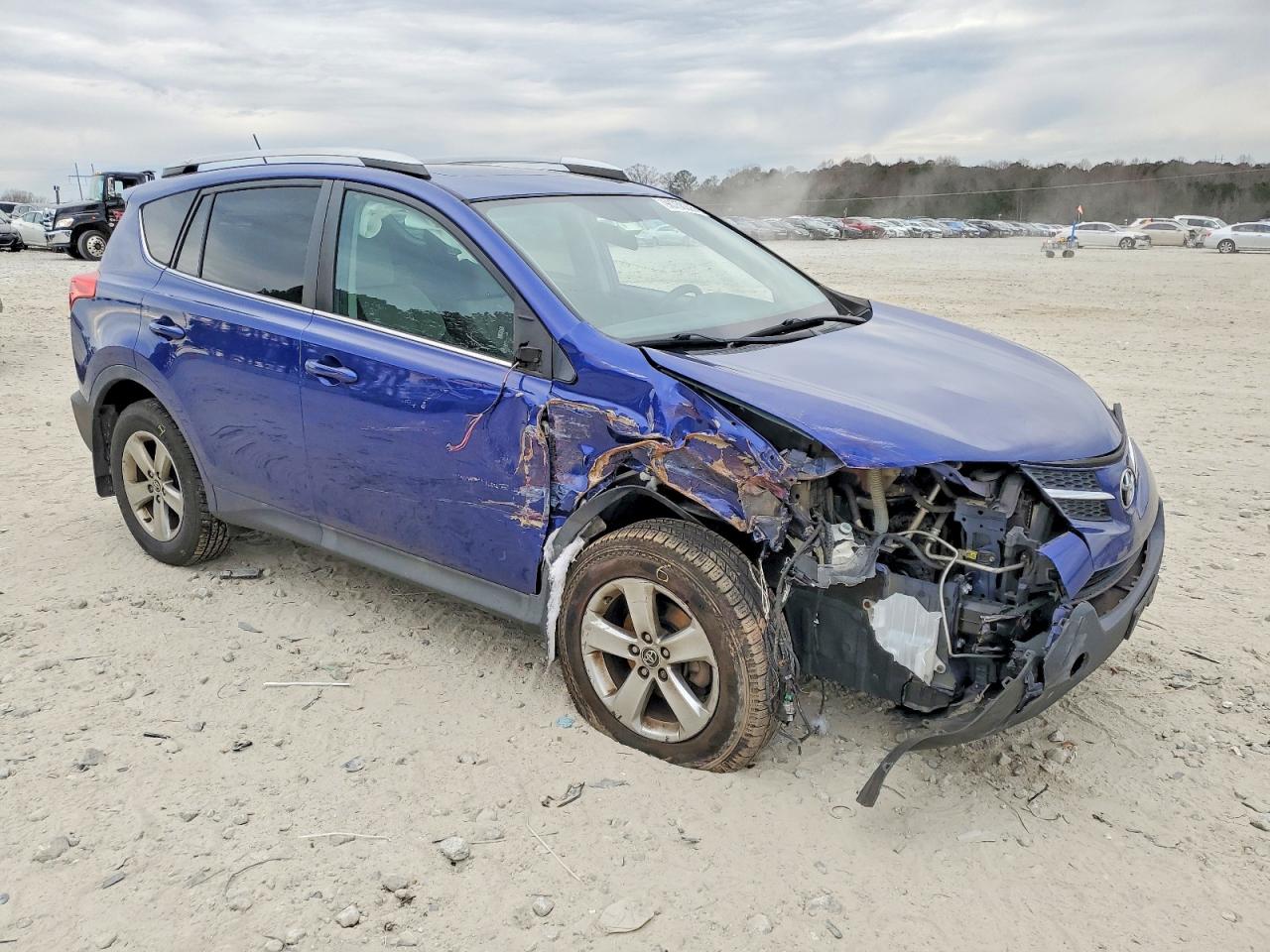 2015 TOYOTA RAV4 XLE photo 4