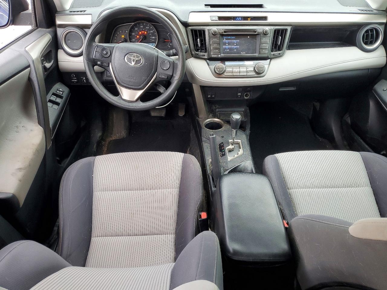 2015 TOYOTA RAV4 XLE photo 8