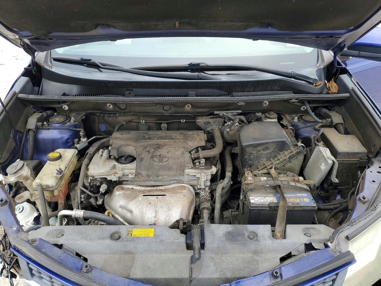 2015 TOYOTA RAV4 XLE photo 12